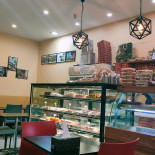 Gold Sweets Dentro