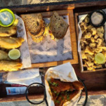 Poolside Comida