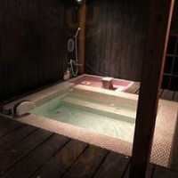 Hé Fēng Jū Jiǔ Wū Hé Fu Dentro