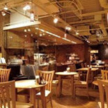5horn Dining Dentro