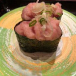 Yán の Huí Zhuǎn すし Wǔ Zāng Wán Comida