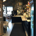 Yīng Táo Miàn Bāo Xī Bǐng Dentro