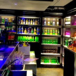 ‪the Royal Budha‬ Dentro