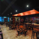 ‪the Royal Budha‬ Dentro