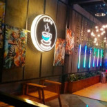 Luminous Gresik Cafe Dentro