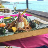 Lezat Beach Comida
