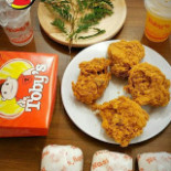Toby's Gading Fajar Comida