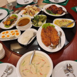 ร้านอาหารมังกรทอง Comida