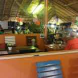 Bee Bee Food Dentro