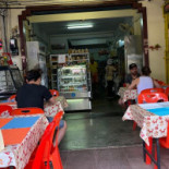 ร้านป้านุ้ย ข้าวมันไก่เบตง ก๋วยเตี๋ยวไก่มะระ Dentro