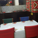 Madfoon Al Khaima مطعم مدفون الخيمه Dentro