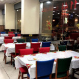 Madfoon Al Khaima مطعم مدفون الخيمه Dentro