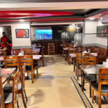 Curry Chatti Ajman Dentro