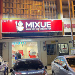 Mixue Icecream Bayu Tinggi Mì Xuě Bīng Chéng outside