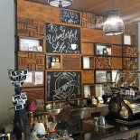 The Bean Garden Coffee And Eatery Dentro