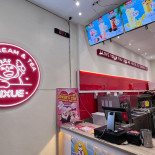 Mixue Icecream Bayu Tinggi Mì Xuě Bīng Chéng inside