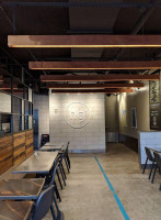 Honeygrow Dock St Dentro