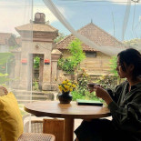 Decafo Cafe Exterior