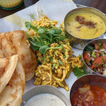 Rooted Cafe And Supper Room Comida