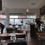 Rooted Cafe And Supper Room Dentro
