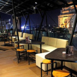 Loveshack Skybar Tapas Grill Dentro