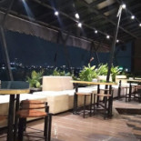 Loveshack Skybar Tapas Grill Dentro
