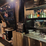 Loveshack Skybar Tapas Grill Dentro