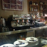 Java Lounge Barnes Place Dentro