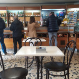 Baguette French Bakery Cafe Dentro