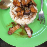 Róng Jí Shāo Là Jī Yā Fàn Comida