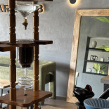 Dark Lab Cafe Dentro