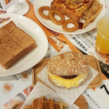 Q Burger Yonghe Xinyi Comida