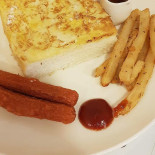 Q Burger Yonghe Xinyi Comida
