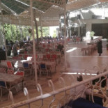 Al Atlal Resturant Dentro
