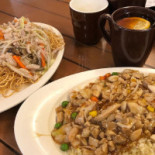Róng Fā Shāo Wèi Chá Cān Tīng Comida
