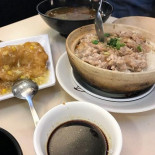Róng Fā Shāo Wèi Chá Cān Tīng Comida