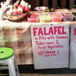 Queen Falafel Dentro