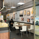 Laya Burger Yonghe Yongping Dentro