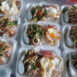 ร้าน เจ๊แตงตามสั่งรสเลิศ ดินแดง Comida