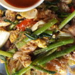 ร้าน เจ๊แตงตามสั่งรสเลิศ ดินแดง Comida