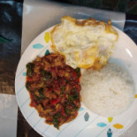 ร้าน เจ๊แตงตามสั่งรสเลิศ ดินแดง Comida