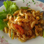 ร้าน เจ๊แตงตามสั่งรสเลิศ ดินแดง Comida