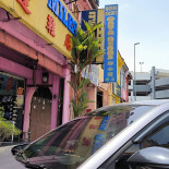 Curry Keng Exterior