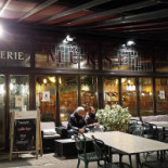 Chipotle Mexican Grill Dentro