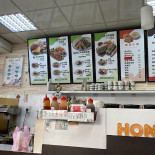 Hong Ya Hamburger Dentro