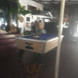 Mikey's Corner Dentro
