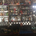 Mikey's Corner Dentro