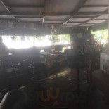 Mikey's Corner Dentro