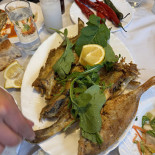 Mong Lay Comida