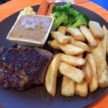 บีทูบี เครซี่ บาร์เลาจน์ เรสเตอรองท์ Comida